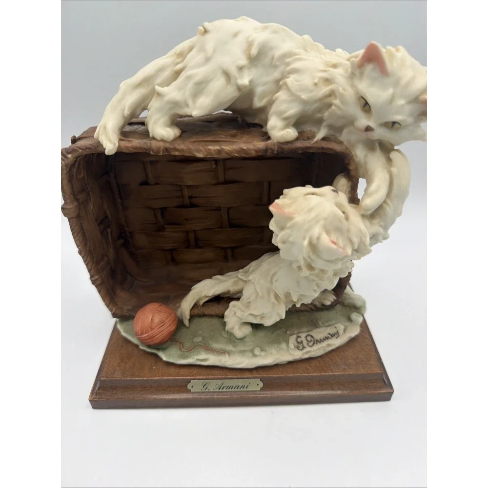Vtg G Armani Fine Porcelain Figurine Wicker Basket w/ 2 Playful Cats Italy 1982